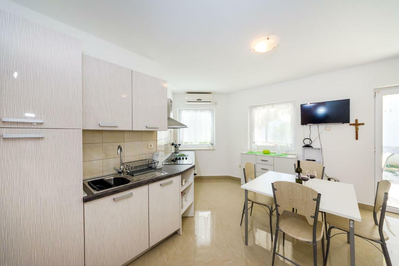 Apartmani Tanja Pridraga エクステリア 写真