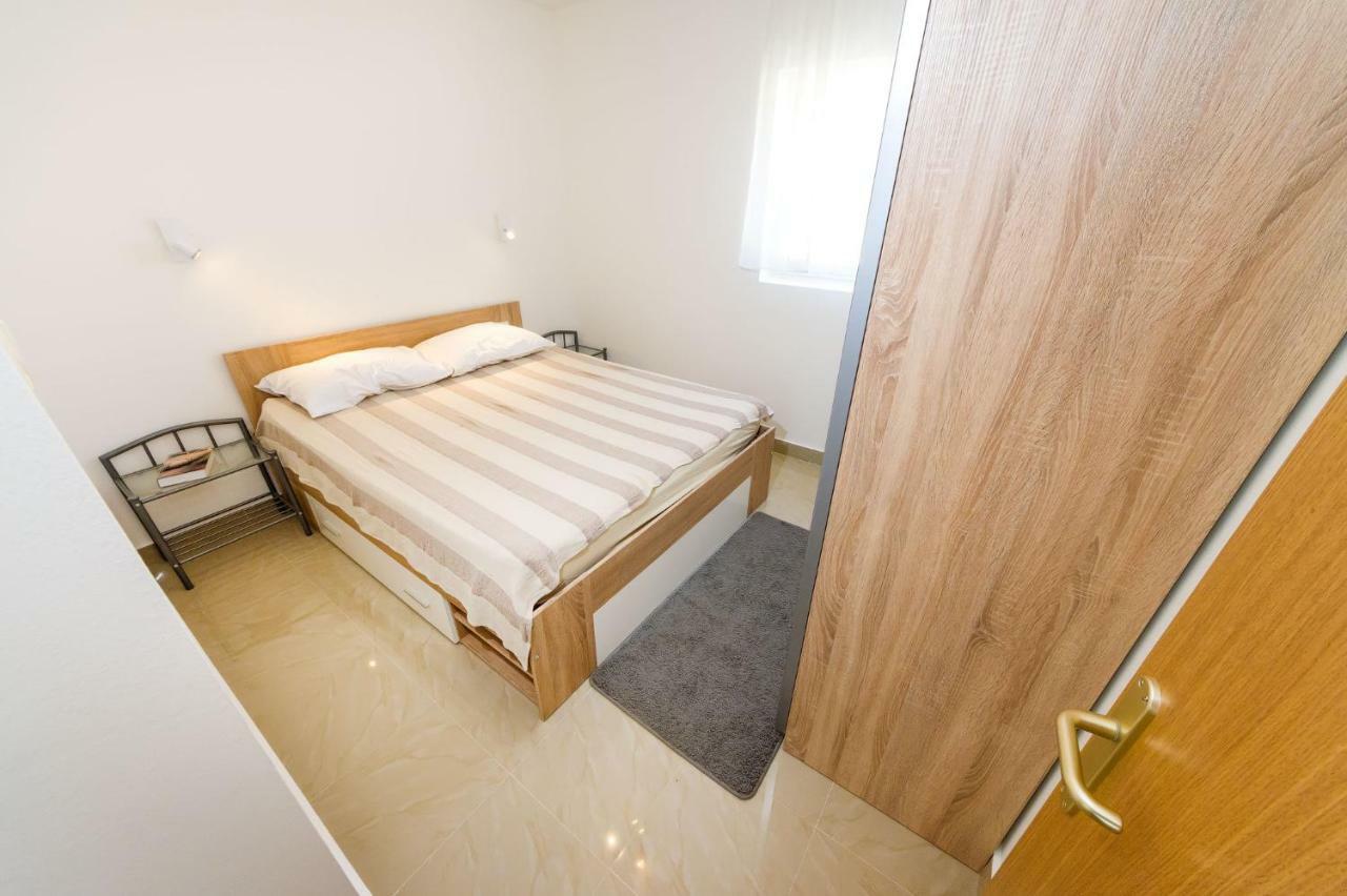 Apartmani Tanja Pridraga エクステリア 写真